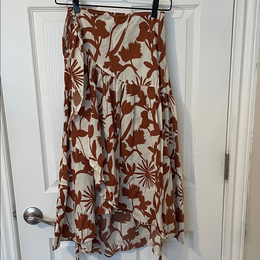 Aakaa High-Low Skirt in Brown and Cream Floral